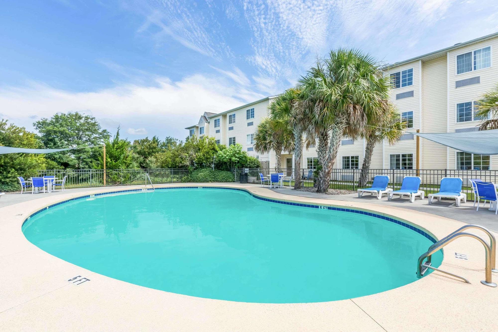 Microtel Inn & Suites By Wyndham Carolina Beach Exterior foto
