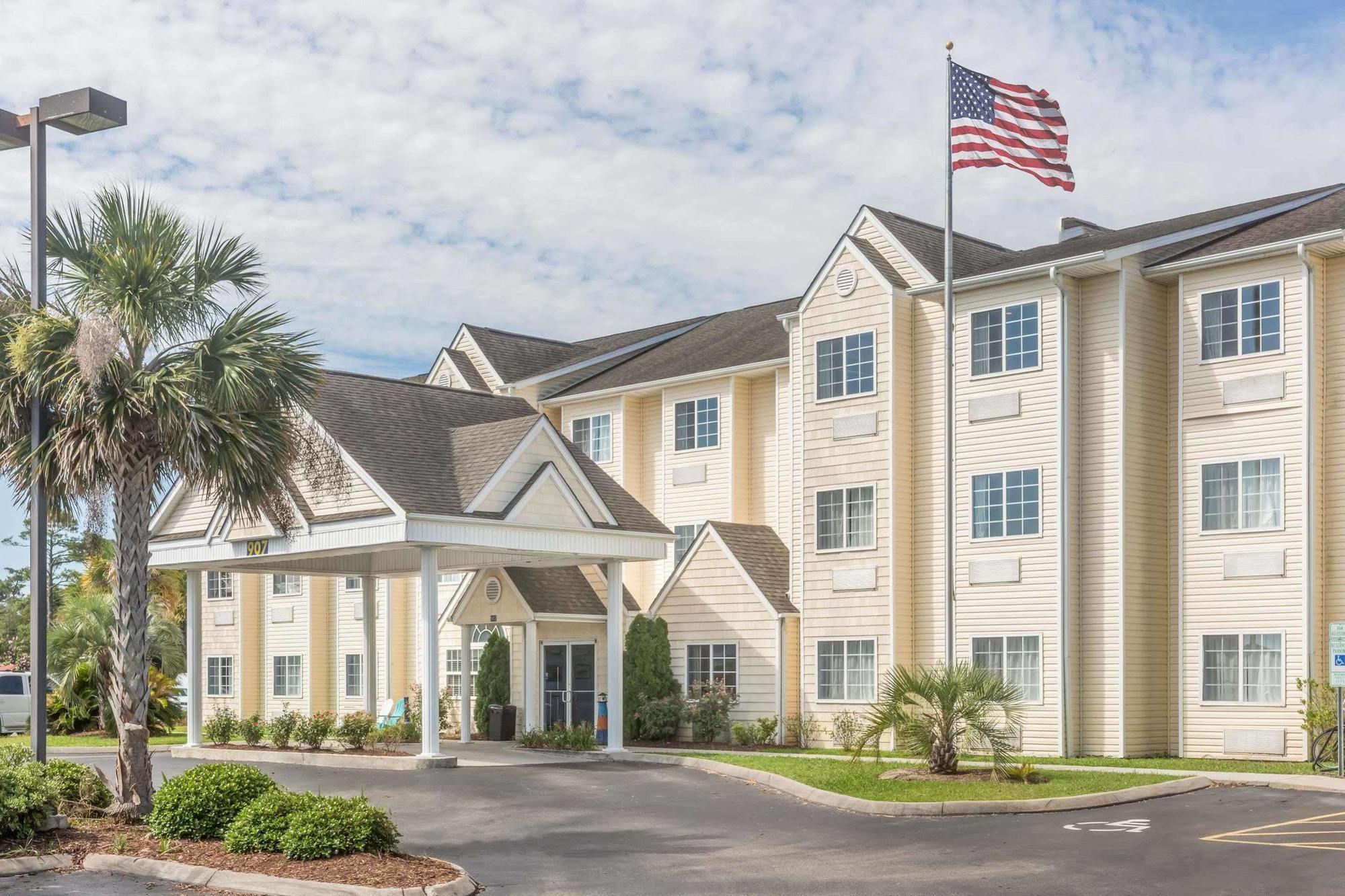 Microtel Inn & Suites By Wyndham Carolina Beach Exterior foto
